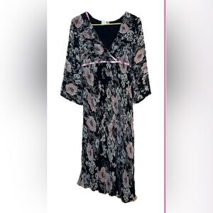 Motherhood Maternity Dress Sz L. 3/4 Sleeves. Midi